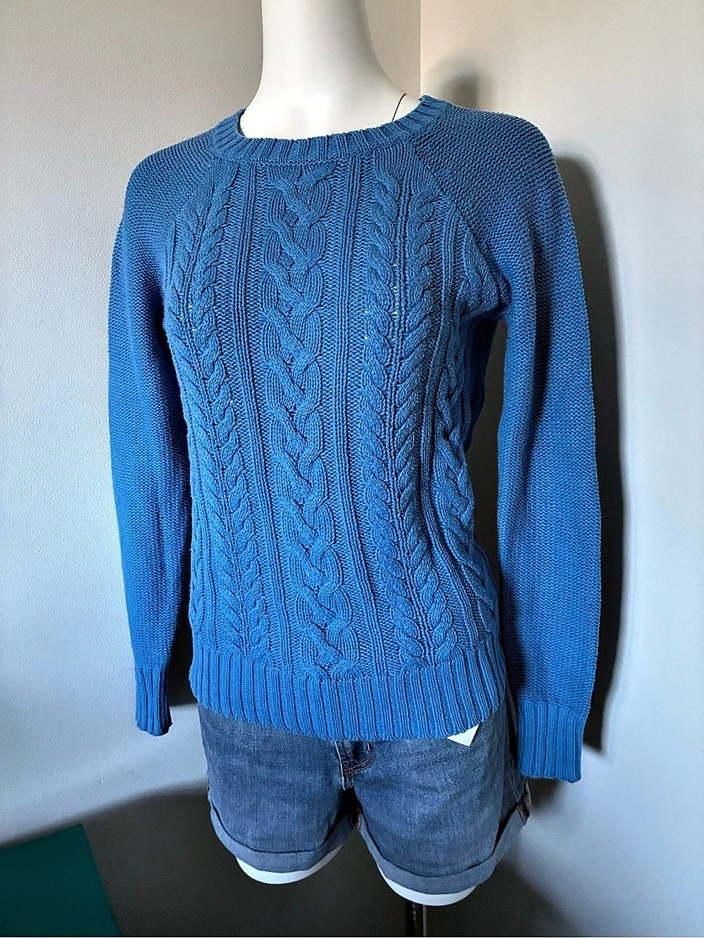 Old Navy Cable Knit Sweater in Blue Size Small
